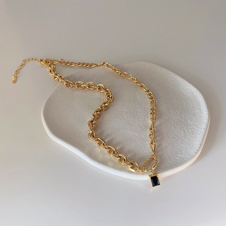 Black Pendant Necklaces